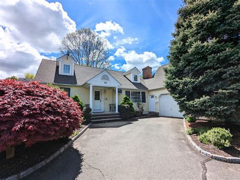The 3,884 Square Feet single family home is a 5 beds, 4 baths property. . Zillow danbury ct